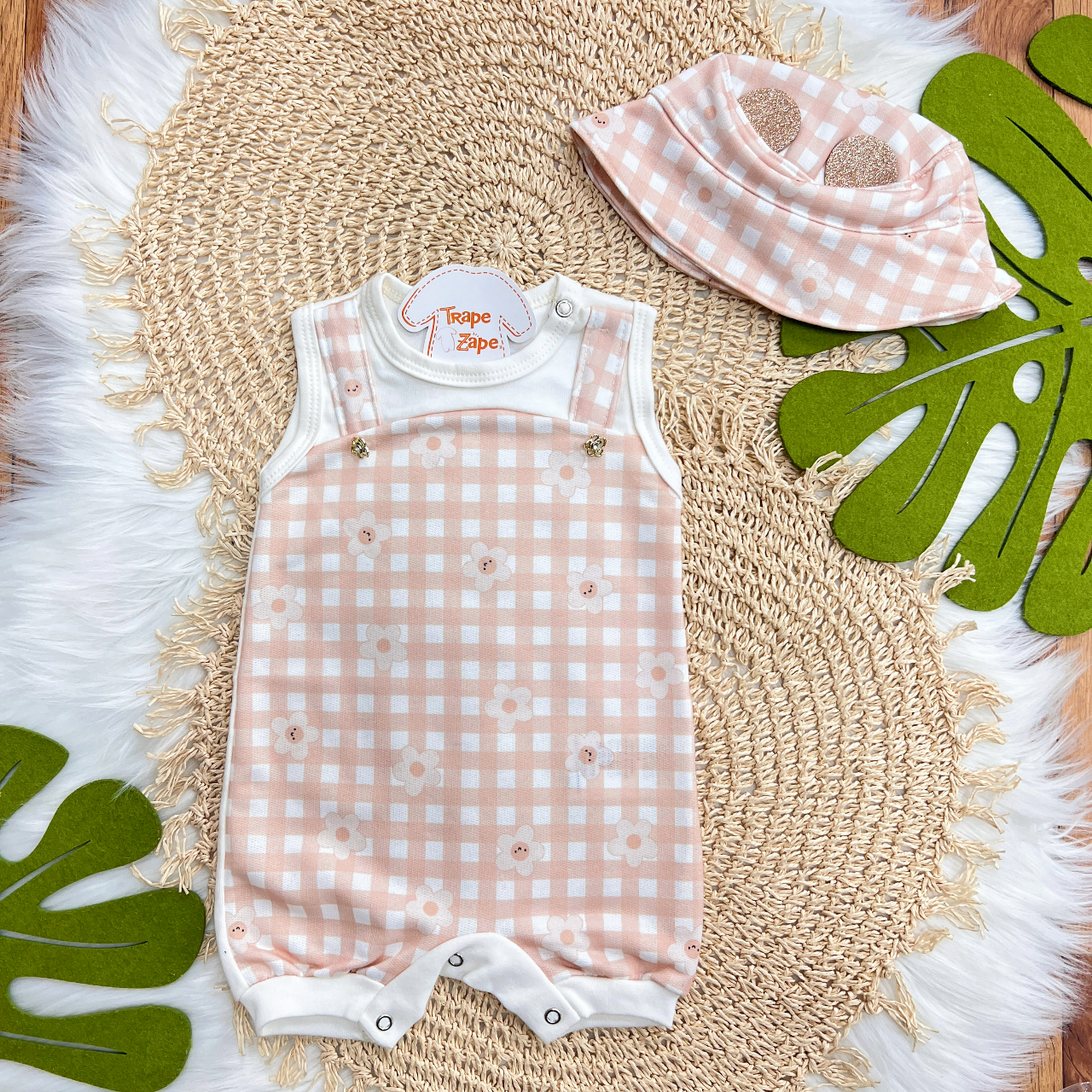 Conj. Banho de Sol Xadrez com Flores e Bucket Orelhinha - Bege